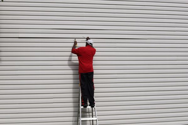 Loose Siding Repair in Eagle